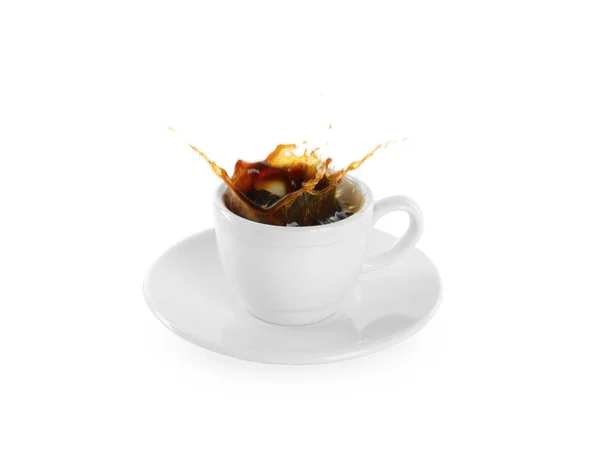 白い背景にカップから飛び出るコーヒー — ストック写真