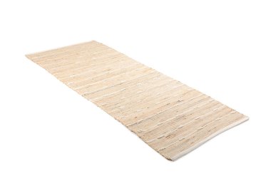 Beyazın üzerinde izole edilmiş bej bir halı. İç aksesuar