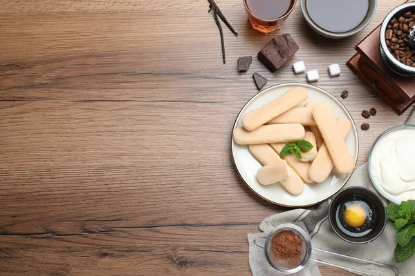 Flache Liegekomposition Mit Tiramisu Zutaten Auf Holztisch Platz Für Text — Stockfoto