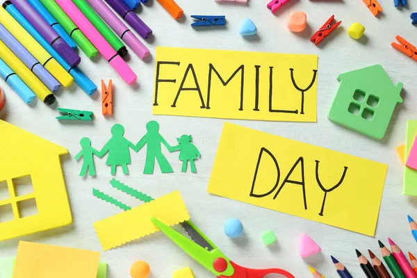Cartoline Con Testo Family Day Circondate Diversi Articoli Cancelleria Tavolo — Foto Stock