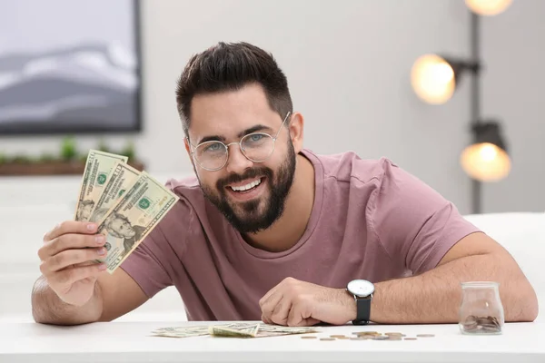 Glücklicher Junger Mann Mit Geld Weißem Tisch Drinnen — Stockfoto