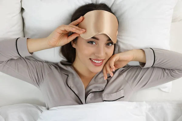 Bella Giovane Donna Con Maschera Addormentata Sdraiata Letto Vista Dall — Foto Stock