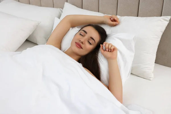 Beautiful Young Woman Sleeping Soft Bed — Stock Photo, Image