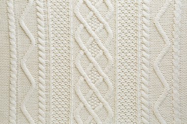 Arka plan olarak güzel desenli beyaz örülmüş kumaş, üst görünüm