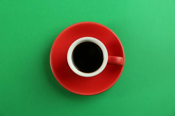 Yeşil Arka Planda Bir Fincan Lezzetli Kahve Üst Manzara — Stok fotoğraf