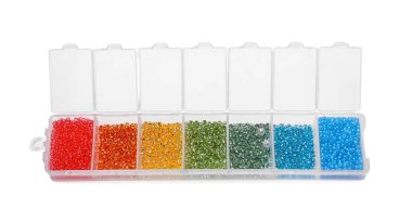 Farklı boncuklara sahip plastik düzenleyici beyaz, üst görünümde izole
