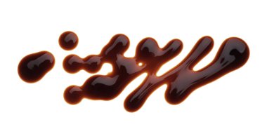 Beyaz arka planda soya sosu kokusu, üst manzara.