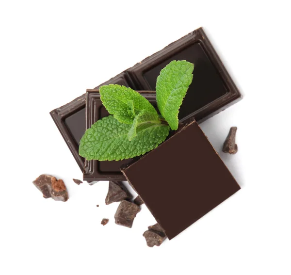 Sabrosas Piezas Chocolate Negro Con Menta Sobre Fondo Blanco Vista — Foto de Stock