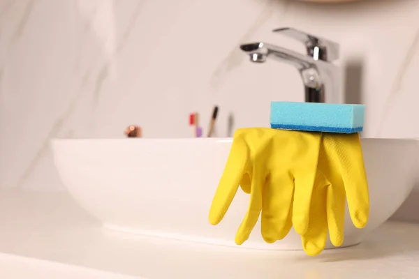 Sponge Rubber Gloves Bathroom Sink Indoors Space Text — Stock Photo, Image