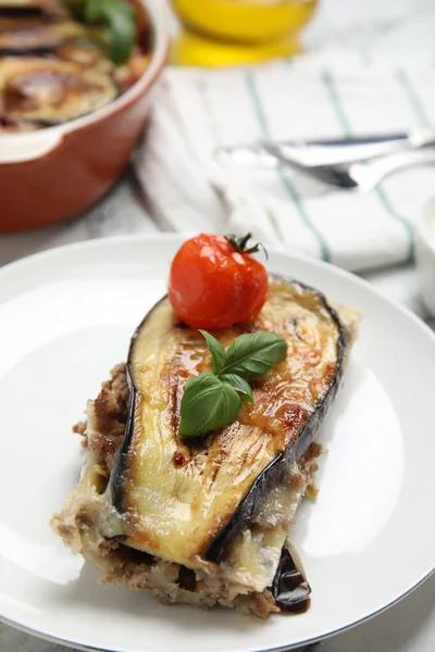 Piatto Deliziose Lasagne Melanzane Tavola — Foto Stock