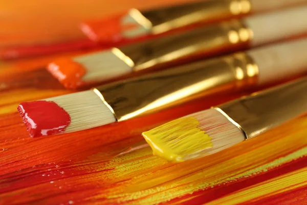Conjunto Diferentes Escovas Tinta Colorida Abstrata Close — Fotografia de Stock