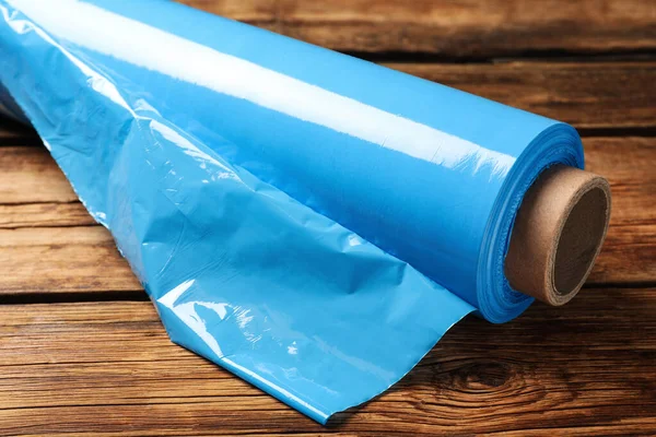 Rulla Plast Stretch Wrap Film Träbord Närbild — Stockfoto