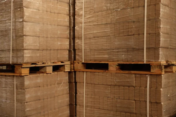 Stapels Goederen Verpakt Rekfolie Houten Pallets — Stockfoto