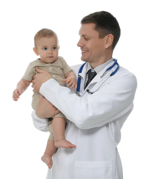 Çocuk Doktoru Ile Şirin Bebek Beyaz Arka Plan Üzerinde — Stok fotoğraf