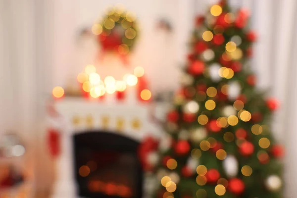 Odanın Bulanık Görünümü Şöminenin Yanındaki Noel Ağacı — Stok fotoğraf