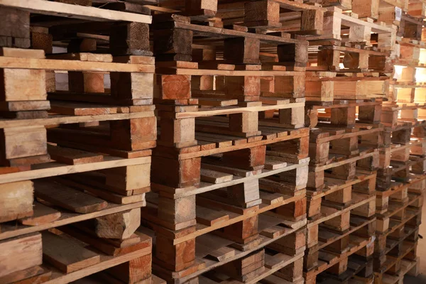 Viele Leere Holzpaletten Lager Gestapelt — Stockfoto