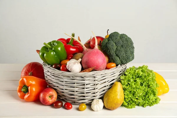 Assortimento Frutta Verdura Fresca Sul Tavolo Legno Bianco — Foto Stock