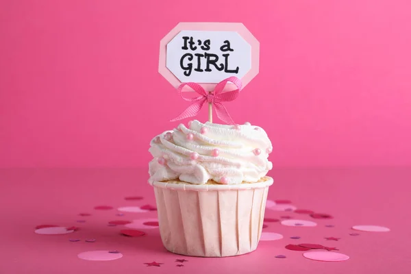 Gyönyörűen Berendezett Baba Zuhany Cupcake Lány Tejszín Topper Rózsaszín Háttér — Stock Fotó