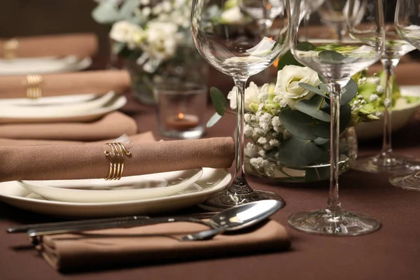 Ambiente Mesa Elegante Elegante Para Jantar Festivo Restaurante — Fotografia de Stock