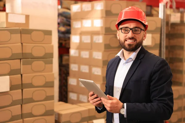 Gerente Com Tablet Trabalhando Armazém Centro Logística — Fotografia de Stock