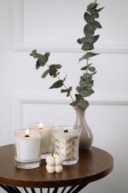 Farklı soya mumları ve okaliptüsler.