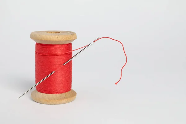 Red Sewing Thread Needle White Background — Stock Photo, Image