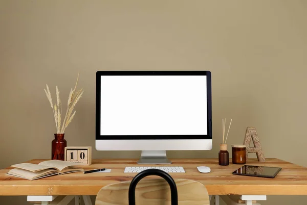 Modern Computer Decor Wooden Table Beige Wall — Stock Photo, Image