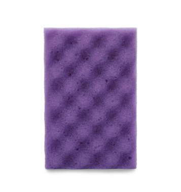 Mor çamaşır süngeri beyaza izole edilmiş. Temizlik malzemeleri