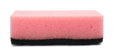 Pembe temizleme süngeri, beyaza izole edilmiş aşındırıcı siyah kırbaç.