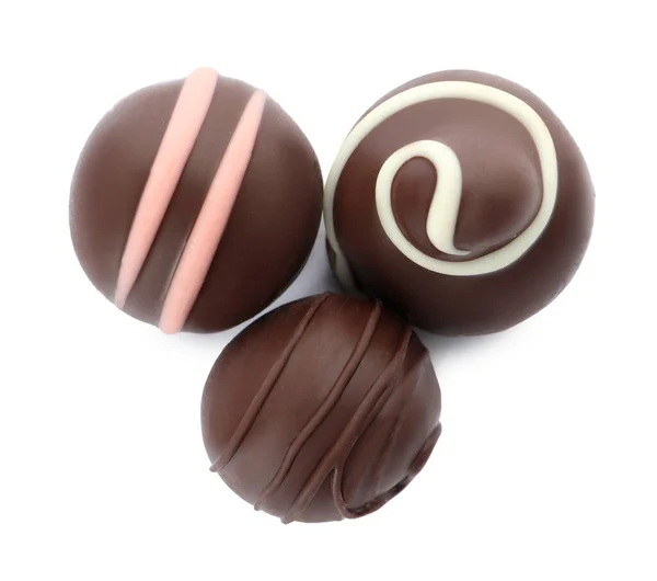 Много Различных Вкусных Шоколадных Трюфелей Белом Фоне Вид Сверху — стоковое фото