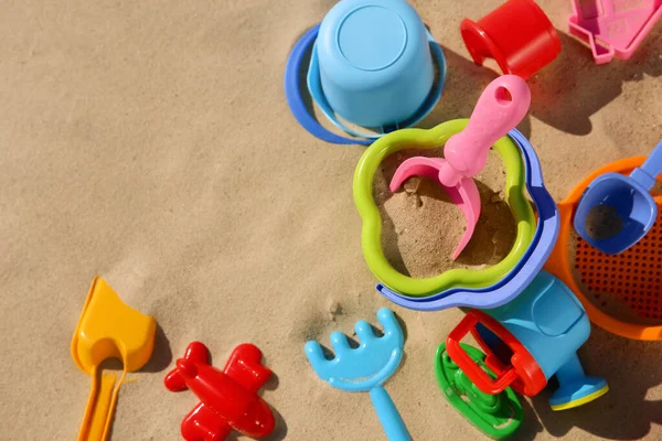 Conjunto Brinquedos Praia Plástico Areia Flat Lay Com Espaço Texto — Fotografia de Stock