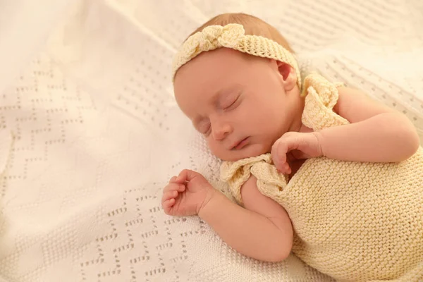 Adorable Bebé Recién Nacido Durmiendo Cuadros Punto — Foto de Stock