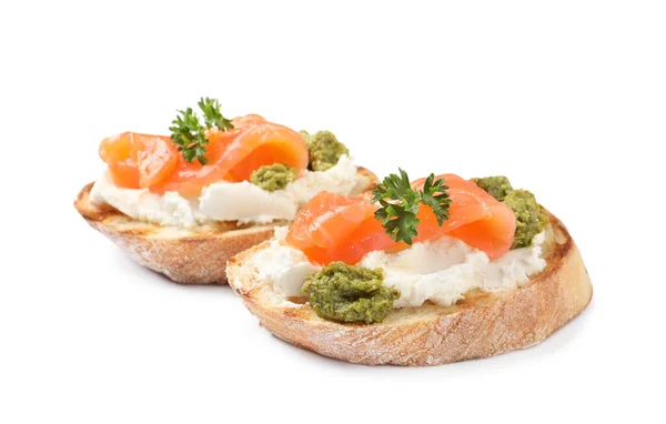 Deliciosas Bruschettas Con Queso Crema Salmón Salsa Pesto Sobre Fondo —  Fotos de Stock