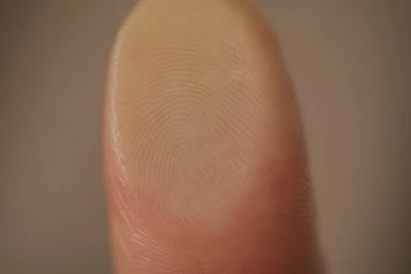 Detailní Pohled Osobu Skenující Otisk Prstu Rozmazaném Pozadí — Stock fotografie
