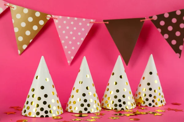 Kleurrijke Party Hoeden Andere Feestelijke Items Roze Achtergrond — Stockfoto
