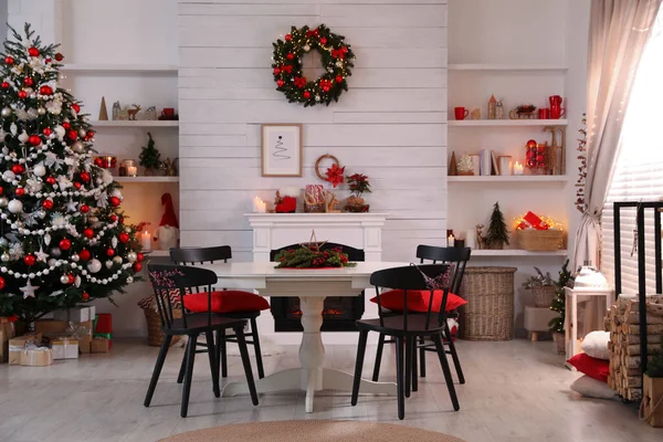 Cozy Dining Room Interior Christmas Tree Festive Decor — Fotografia de Stock