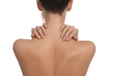 Beyaz arka planda, closeup arkadan görünüm bir kadın ile mükemmel pürüzsüz bir cilt. Güzellik ve vücut bakımı