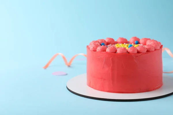 Carino Torta Bento Con Gustosa Crema Sfondo Azzurro Spazio Testo — Foto Stock