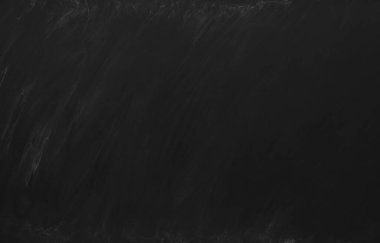 Arkaplan olarak kirli kara kara tahta. Okul ekipmanı