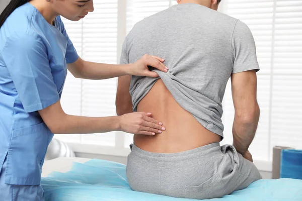 Orthopedist Examining Man Back Clinic Scoliosis Treatment — Stock Photo, Image