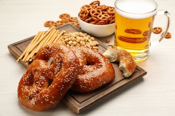 Glass Beer Served Delicious Pretzel Crackers Other Snacks White Wooden — Stock Photo, Image