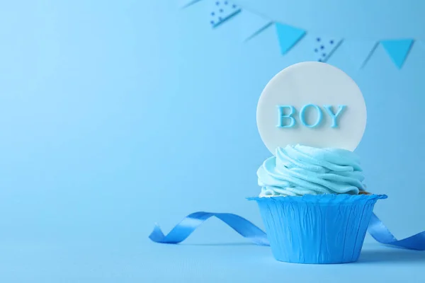 Cupcake Chá Bebê Lindamente Decorado Com Creme Menino Topper Fundo — Fotografia de Stock