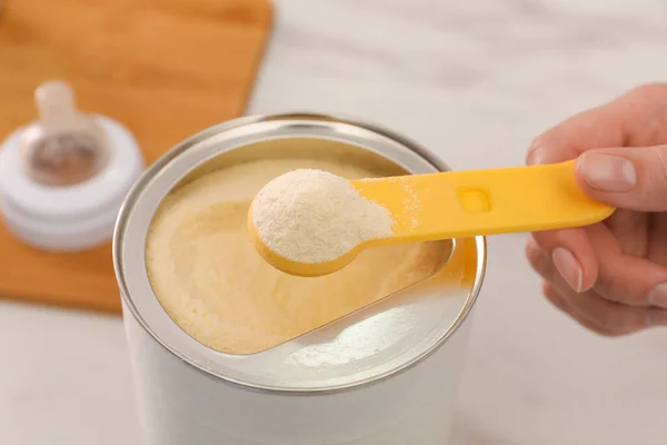 Woman Powdered Infant Formula Table Closeup Preparing Baby Milk — Fotografia de Stock