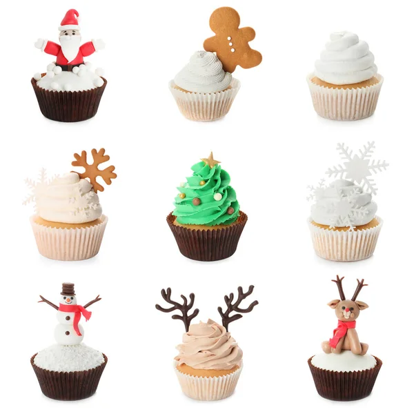 白い背景にクリスマスの装飾が施されたおいしいカップケーキ コラージュ — ストック写真