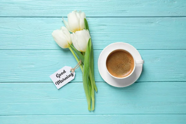 Witte Tulpen Koffie Tag Met Tekst Good Morning Lichtblauwe Houten — Stockfoto