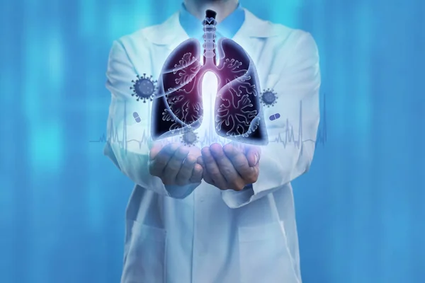Medico Che Dimostra Immagine Digitale Dei Polmoni Umani Colpiti Virus — Foto Stock