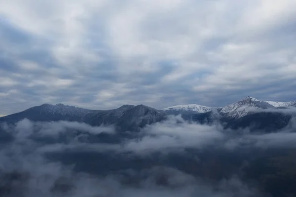 Krásný Výhled Modré Nebe Nad Horami — Stock fotografie