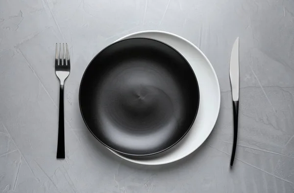 Schöne Tischdekoration Auf Grauem Hintergrund Flach Gelegt — Stockfoto