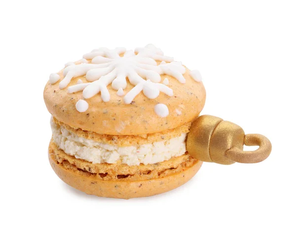 Mooie Macaron Versierd Als Kerstbal Geïsoleerd Wit — Stockfoto