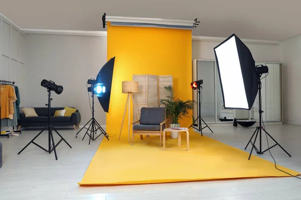 Elegantes Muebles Estudio Fotográfico Con Equipamiento Profesional — Foto de Stock